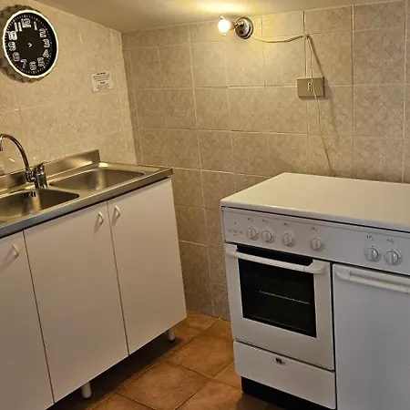Cecilia Apartment *